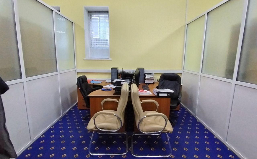 Сдаётся ВЕСЬ ПЕРВЫЙ ЭТАЖ 453 м² или офисы от 23 м². Реутов. 150 кВт, своя парковка, охрана. фото