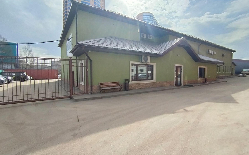 Сдаётся ВЕСЬ ПЕРВЫЙ ЭТАЖ 453 м² или офисы от 23 м². Реутов. 150 кВт, своя парковка, охрана. фото
