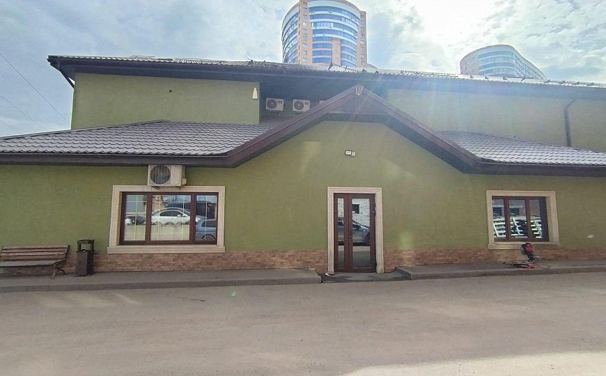 Сдаётся ВЕСЬ ПЕРВЫЙ ЭТАЖ 453 м² или офисы от 23 м². Реутов. 150 кВт, своя парковка, охрана. фото