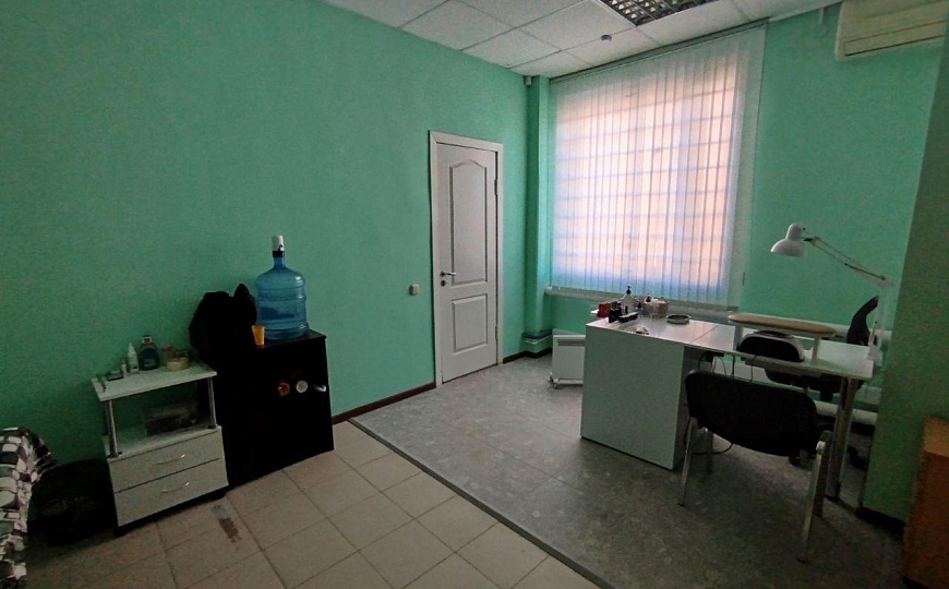 Отдельно стоящее помещение на 1 линии 244,7 м2 фото