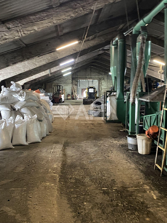 В продаже промышленная база фото