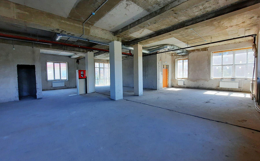 Отдельно стоящее здание с парковкой, 2 400 м² фото