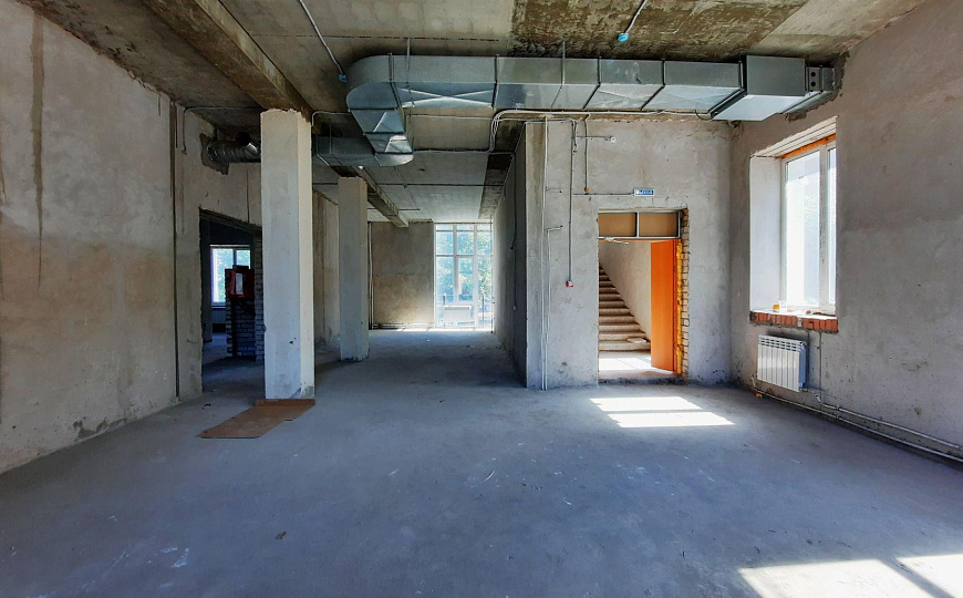 Отдельно стоящее здание с парковкой, 2 400 м² фото