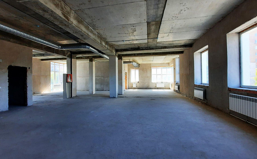 Отдельно стоящее здание с парковкой, 2 400 м² фото