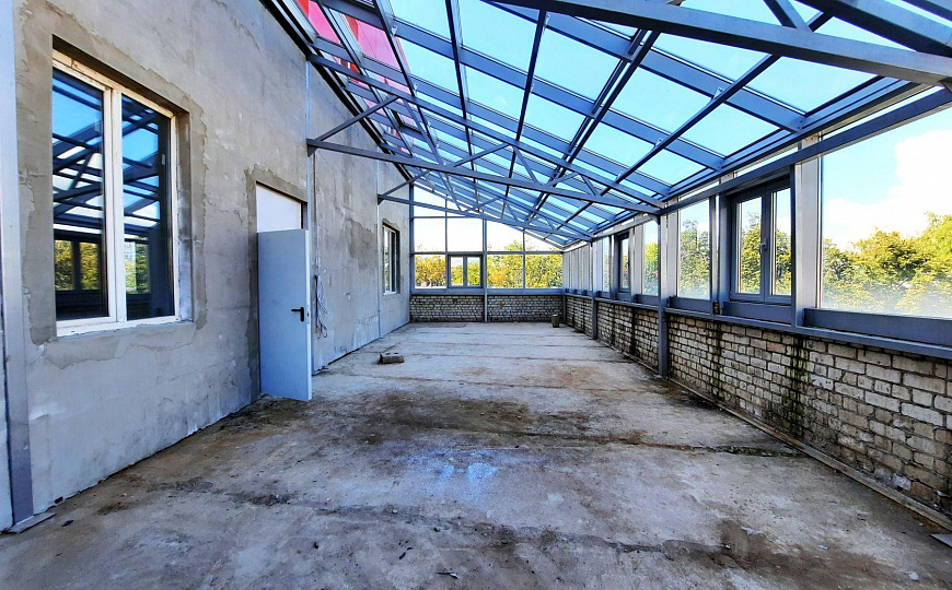 Отдельно стоящее здание с парковкой, 2 400 м² фото