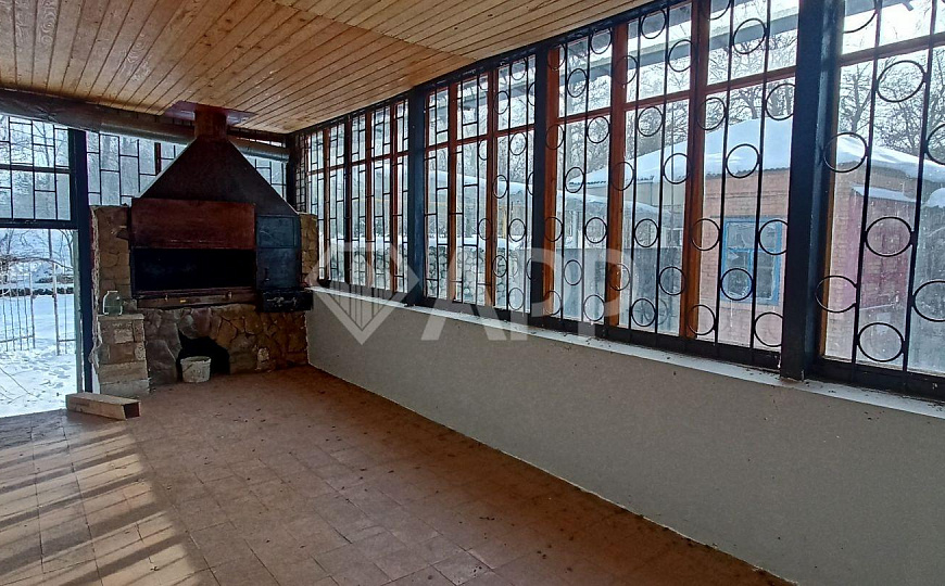 Продам отдельно стоящее здание, 317,7 м² и З/У 1069 м² фото