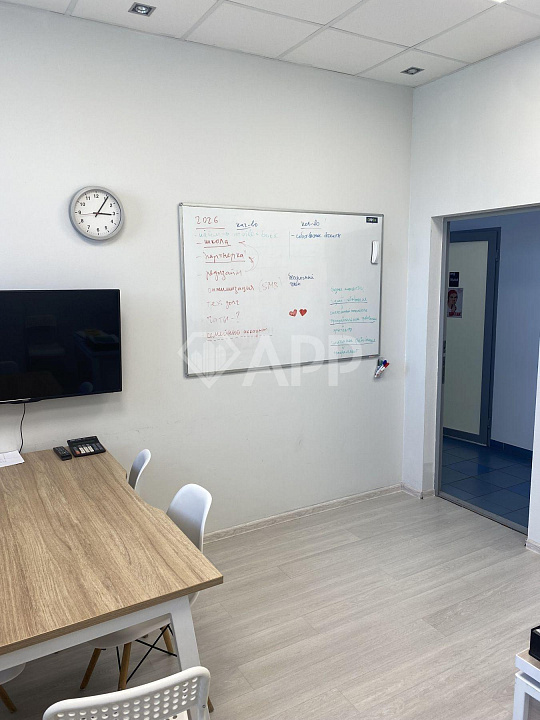 Стильный офис с парковкой в аренду фото