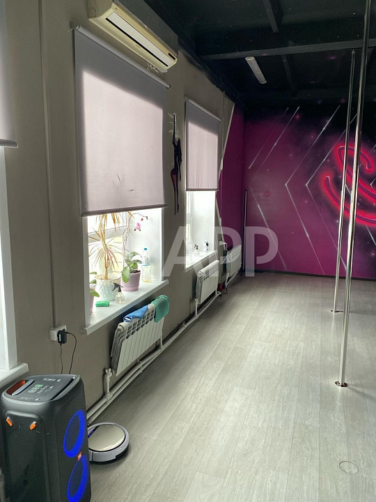 На первой линии продается здание с з/у фото