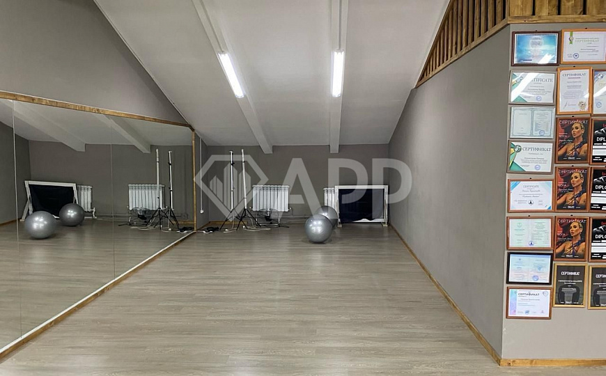 На первой линии продается здание с з/у фото