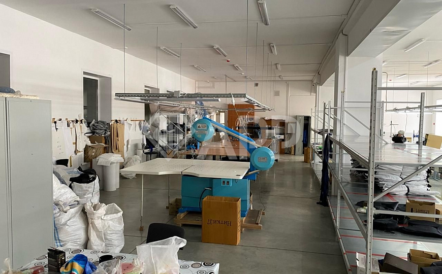 На первой линии продается здание с з/у фото