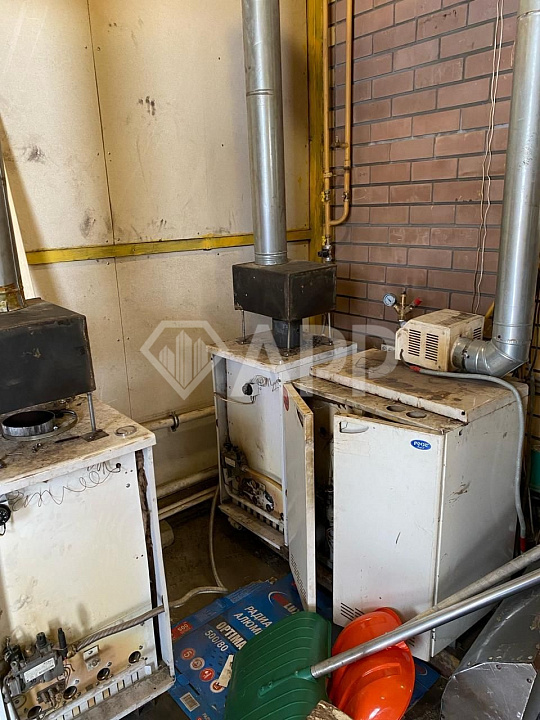 На первой линии продается здание с з/у фото