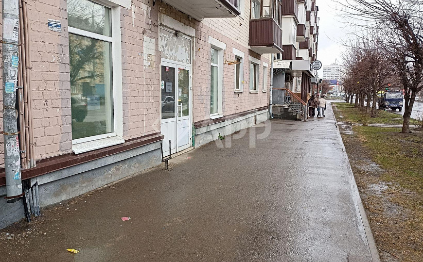 Помещение на 1-ой линии 70м² свободного назначения фото
