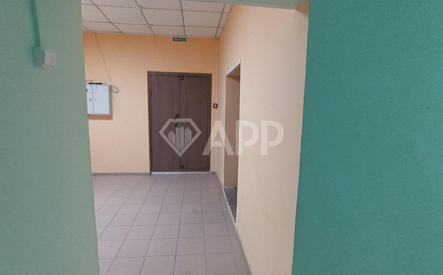 Помещение на 1-ой линии 70м² свободного назначения фото