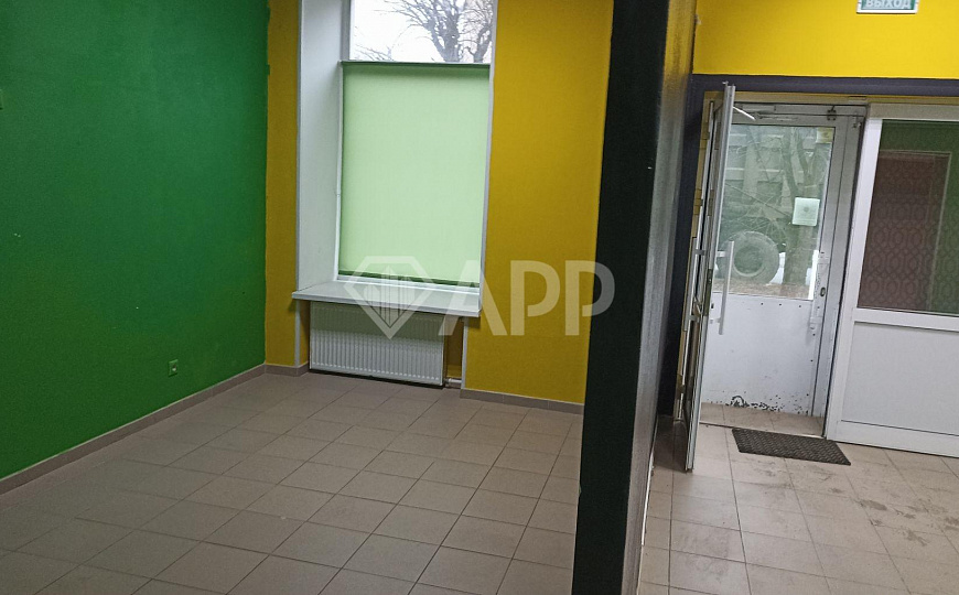 Помещение на 1-ой линии 70м² свободного назначения фото