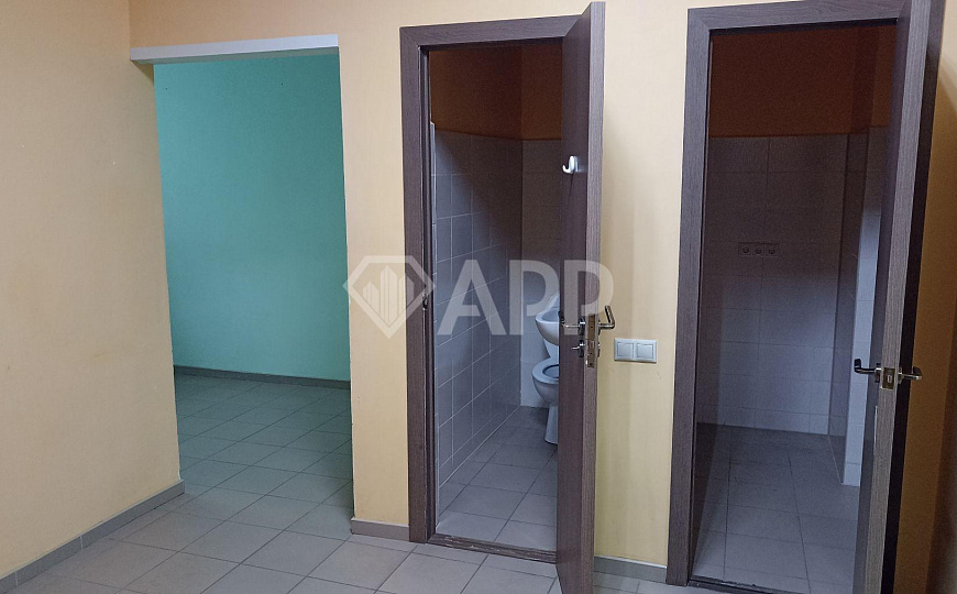 Помещение на 1-ой линии 70м² свободного назначения фото