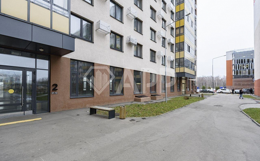 Сдаю 100 м2 на 1-й линии! фото