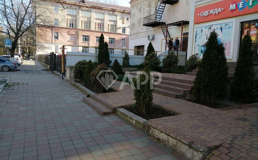 Сдам торговое помещение, 672 м² фото