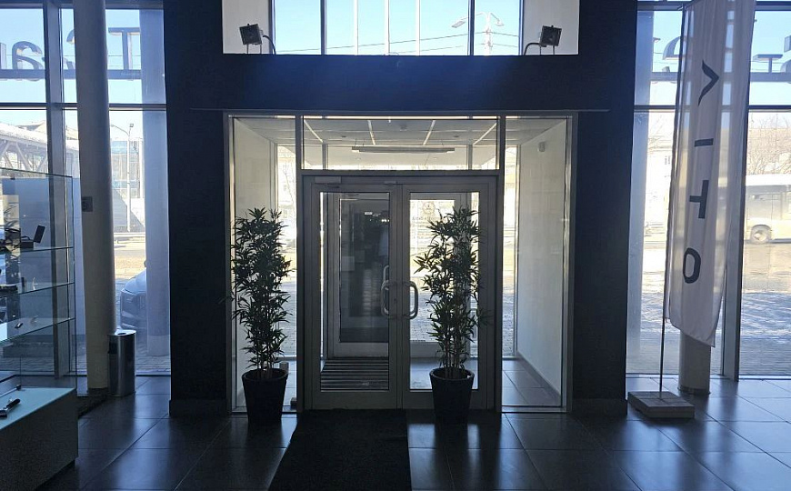 Сдам торговое помещение, 350 м² фото