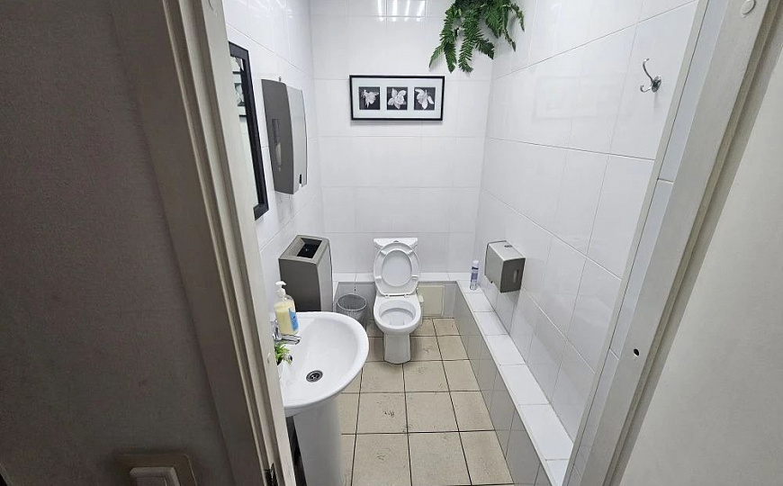 Сдам торговое помещение, 350 м² фото