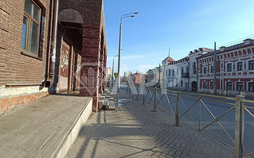  3-х этажное здание с земельным участком в центре фото