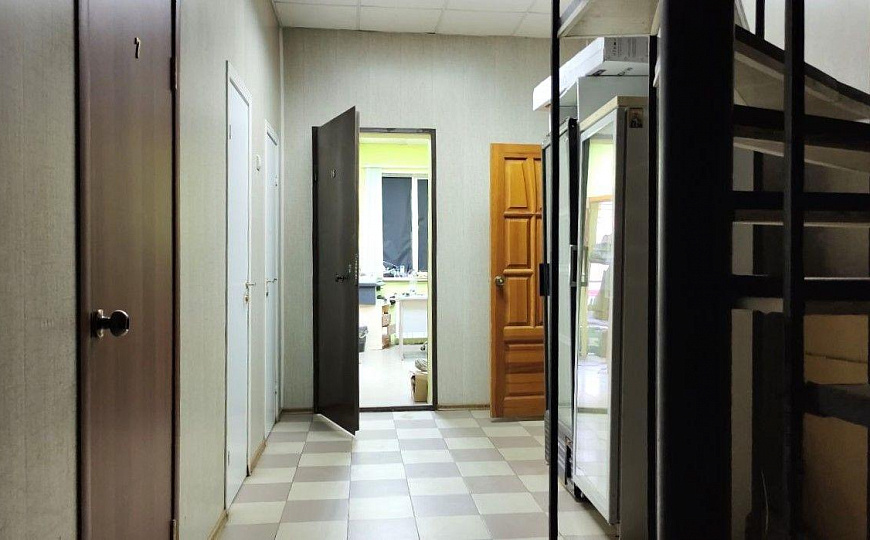 База 1300м2, с арендаторами фото