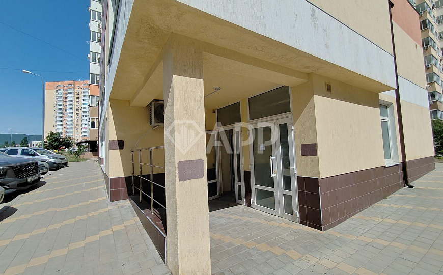 Сдам торговое помещение, 190 м² фото