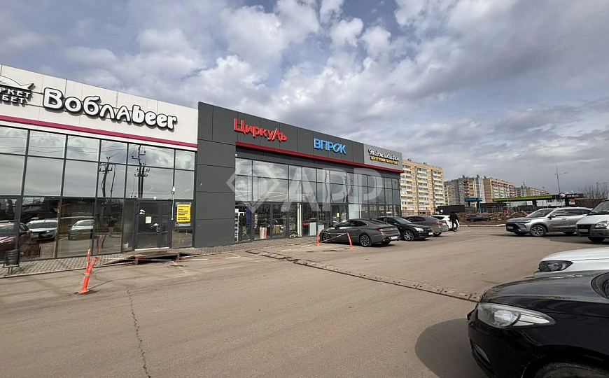Сдам торговое помещение, 300 м² фото