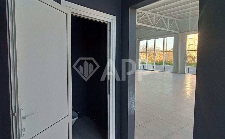 Сдам помещение свободного назначения от 110 м² до 620 м². фото