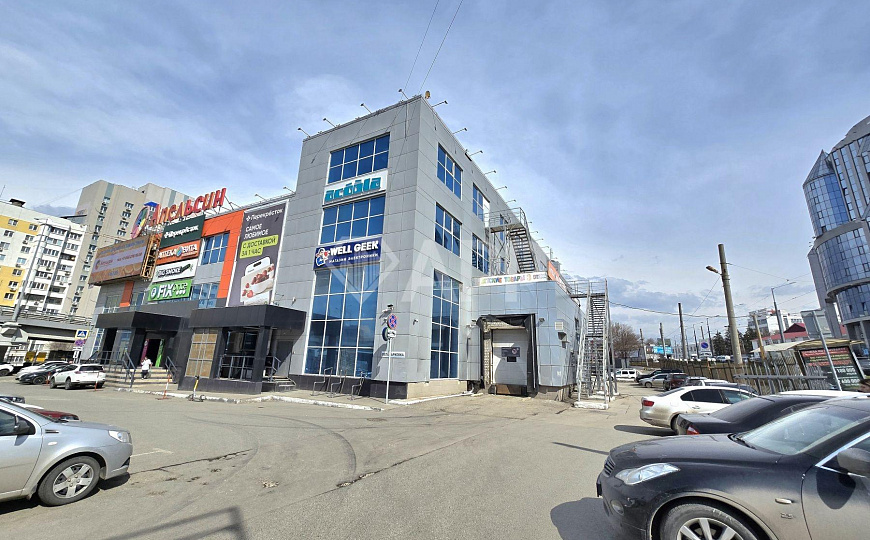 Сдам торговое помещение на 1 линии, 1 500 м² фото