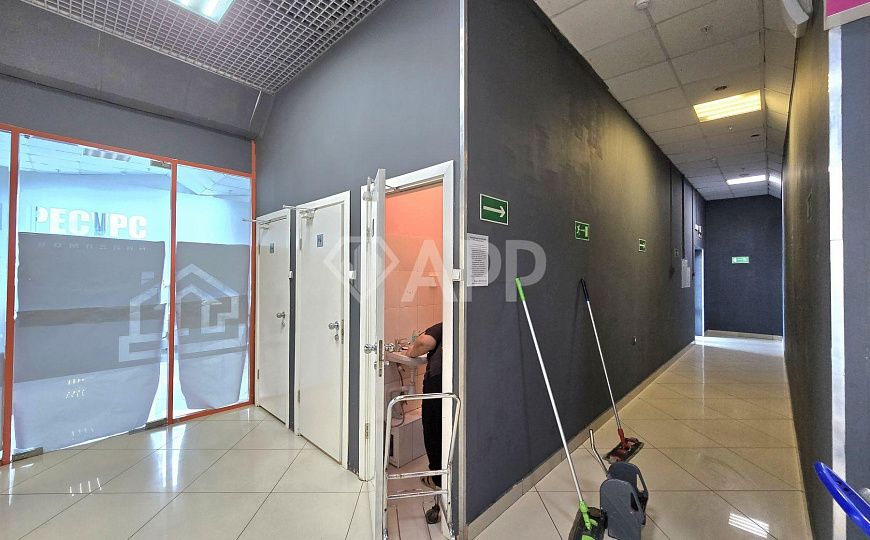 Сдам торговое помещение на 1 линии, 1 500 м² фото