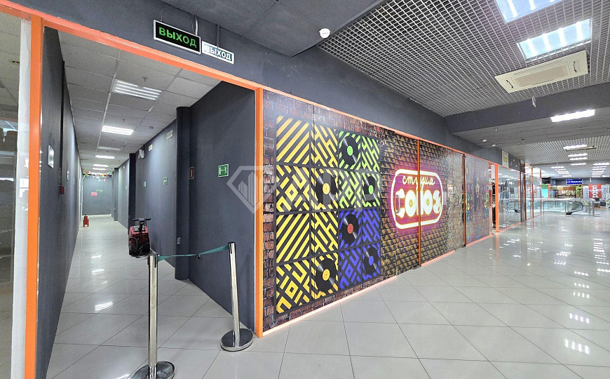 Сдам торговое помещение на 1 линии, 1 500 м² фото