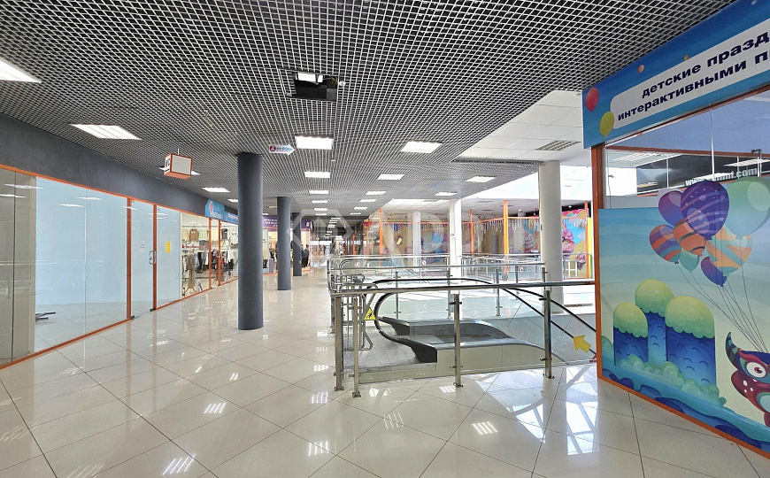 Сдам торговое помещение на 1 линии, 1 500 м² фото