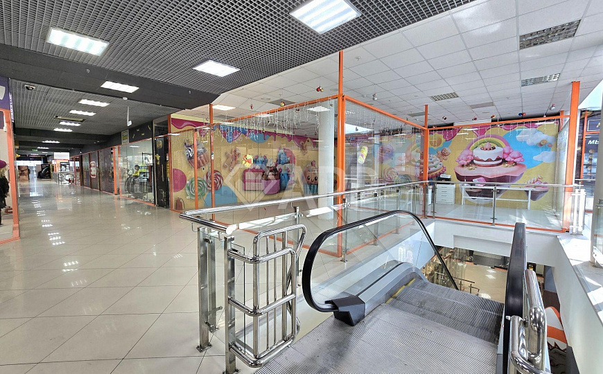 Сдам торговое помещение на 1 линии, 1 500 м² фото