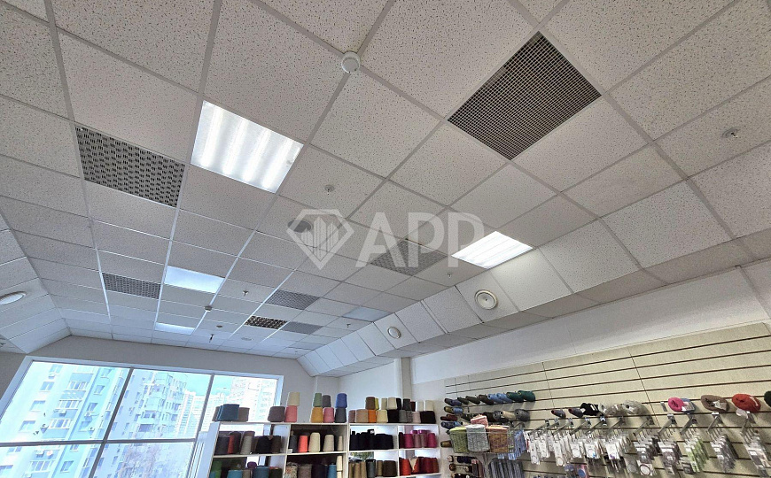 Сдам торговое помещение на 1 линии, 1 500 м² фото