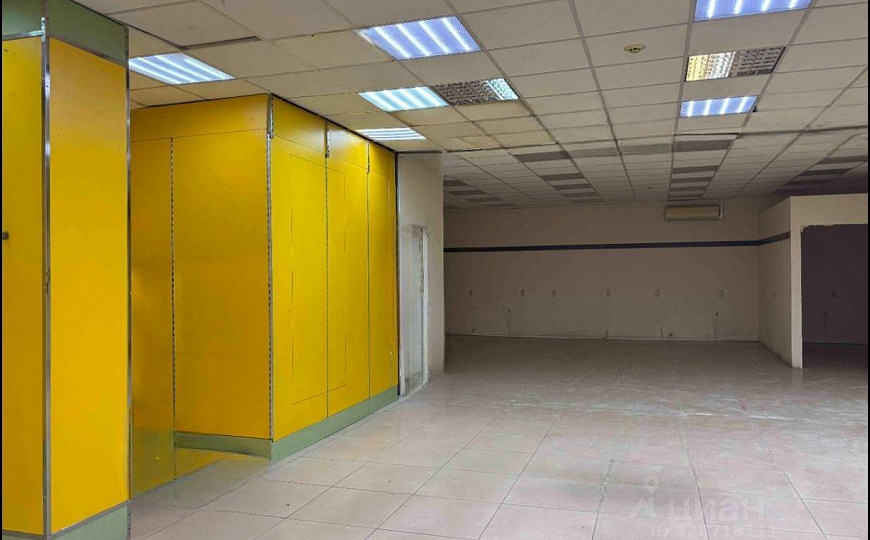 Торговое помещение 267 м² в центре Балашихи | Панорамные окна под кафе | Рядом парк и арена  фото