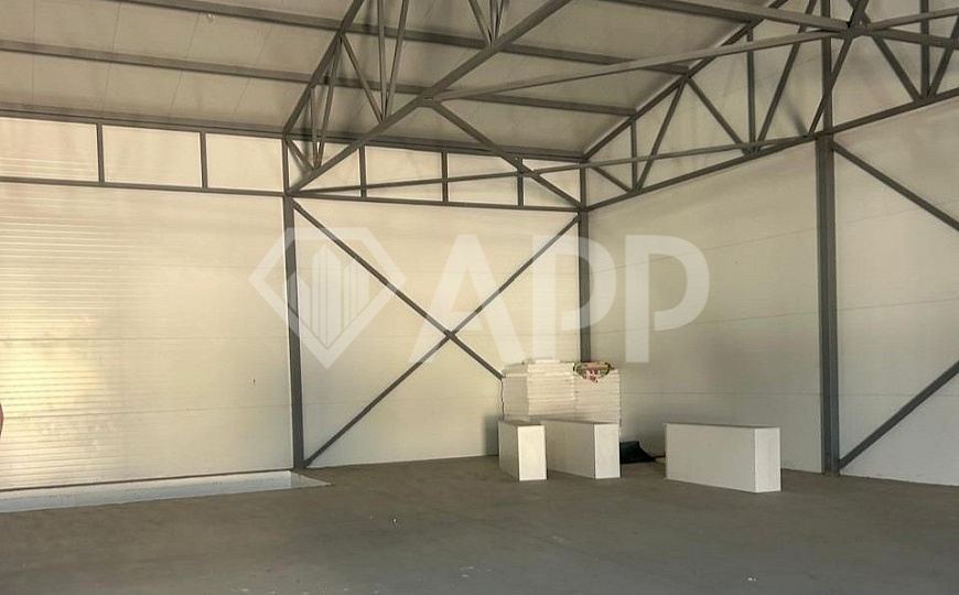 Сдаю складское помещение 1200 м² фото