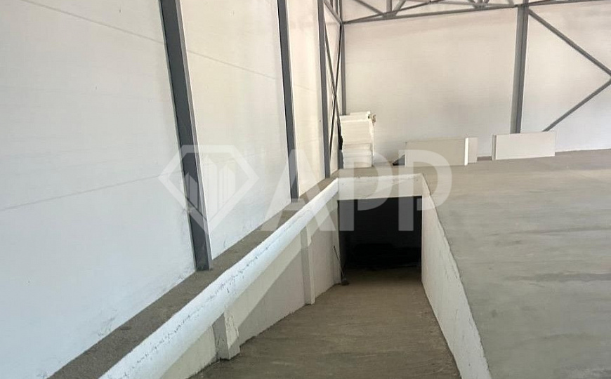 Сдаю складское помещение 1200 м² фото