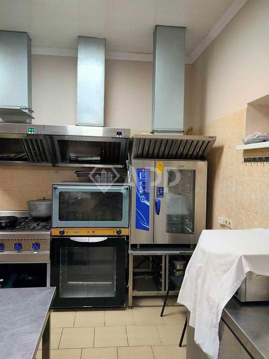 Сдаю под общепит 1 этаж с ремонтом, 276 м² фото