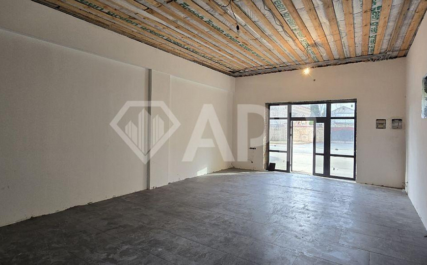 Отдельно стоящее здание 300 кВм на первой линии фото