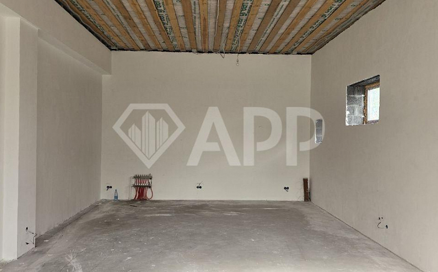 Отдельно стоящее здание 300 кВм на первой линии фото