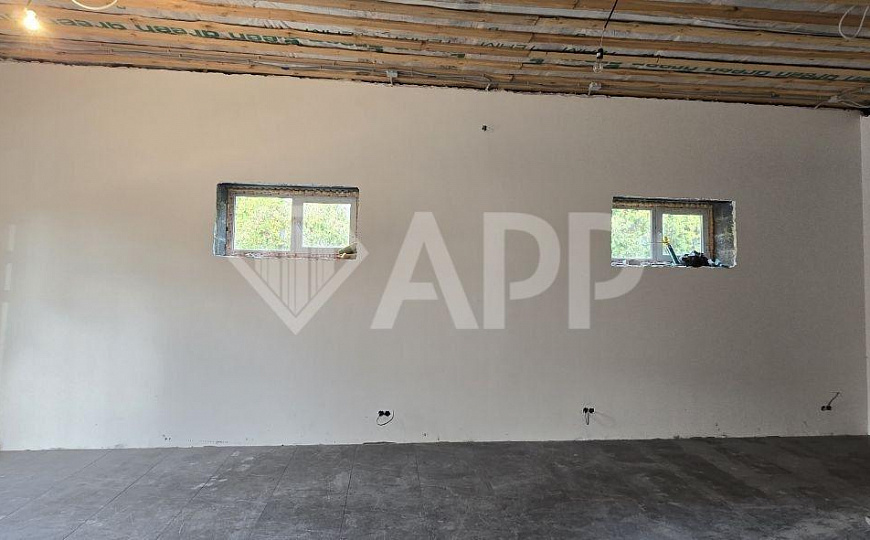 Отдельно стоящее здание 300 кВм на первой линии фото