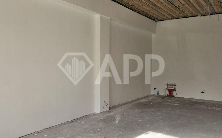 Отдельно стоящее здание 300 кВм на первой линии фото