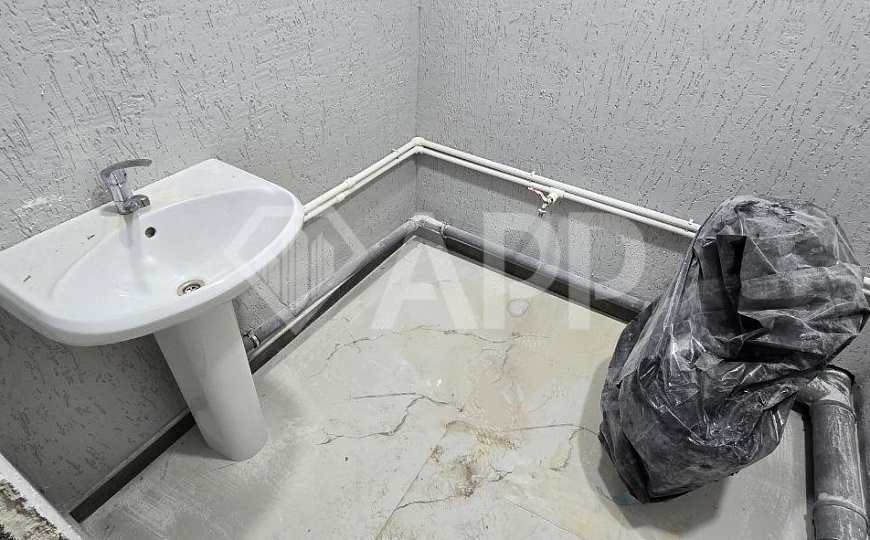 Отдельно стоящее здание 300 кВм на первой линии фото