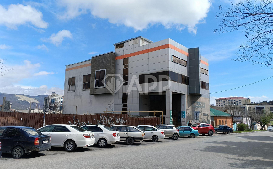 Сдаю на  первой линии торговое помещение, 405 м² фото