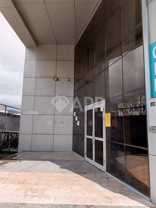 Сдаю на  первой линии торговое помещение, 405 м² фото