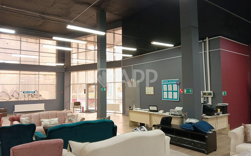 Сдаю на  первой линии торговое помещение, 405 м² фото