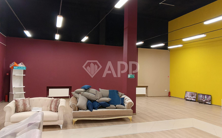 Сдаю на  первой линии торговое помещение, 405 м² фото