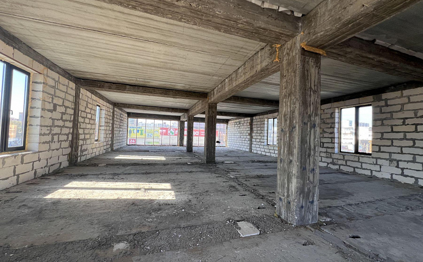 Здание 750м2 на первой линии с пешеходным трафиком фото