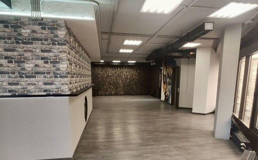 Здание 818,8 м² на 1 линии ул. Молодогвардейской фото