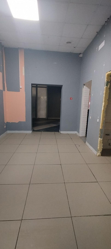 Сдам торговое помещение, 141,1 м² фото